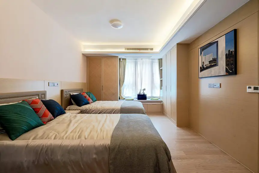 crisp comfortable hotel bedding