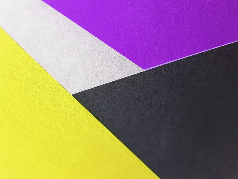 nonwoven vs traditional wallpaper